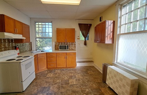 Scranton Haus | Spacious 5-bedroom Historic Home blending Charm with Modern