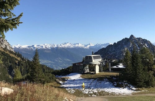 Steinberg am Rofan Wohnung | Beautiful apartment for 10 guests with WIFI, hot tub, TV, patio, pets allowed and parking