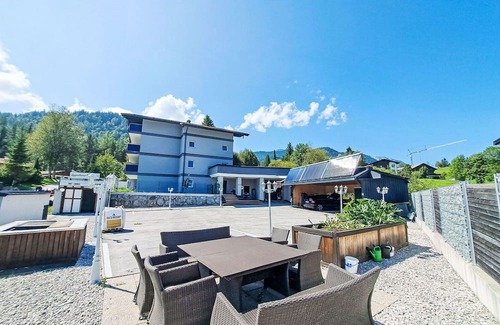 Steinberg am Rofan Wohnung | Beautiful apartment for 10 guests with WIFI, hot tub, TV, patio, pets allowed and parking
