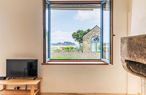 La Trinite-sur-Mer Haus | Wonderful private villa for 4 guests with TV, terrace and parking