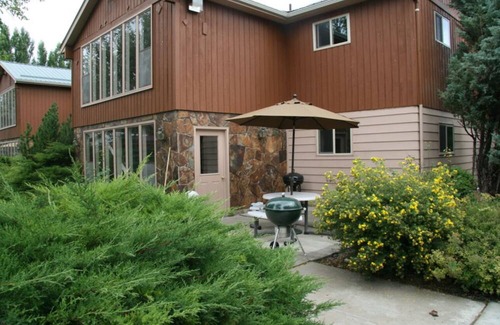 Lakeside Resort | Cozy 2-bedroom condo on the lake at Peaceful Bay Resort