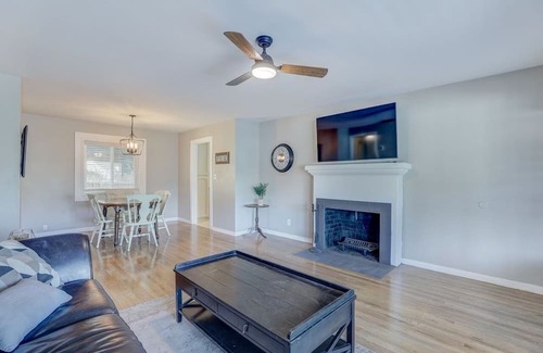 Yuba City Haus | Bright and newly remodeled 3-bedroom home, close to hospital, shopping...