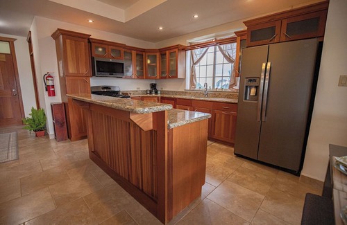 Belize City Haus | Stunning 2 bedroom apartment on the outskirts of Belize City.