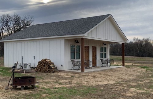 Palestine Kabine | Secluded Cozy Cabin in the East Texas Woods 20 mins. to Polar Express 1 of 2