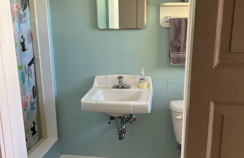 Bisbee Haus | Charming 1-bedroom house in beautiful Bisbee with AC, WiFi, parking, yard