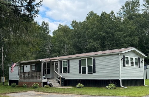 Schuyler Falls Haus | Charming 2-bedroom house with AC, WiFi in enchanting Schuyler Falls