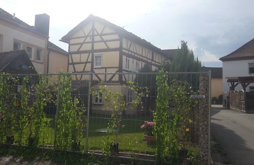 Dollnstein Haus | Monteursunterkunft mit Großem Garten in Dollnstein