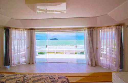 Marina Haus | Paradise by the Sea.