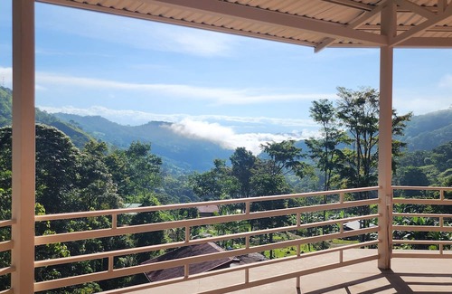 Pejibaye Haus | Tiny House Dans les Montagnes à Deux pas de la Rivière