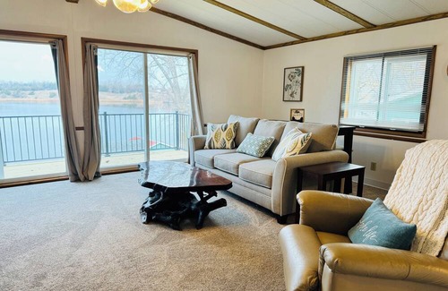 Aberdeen Haus | 3 Bedroom Home at Richmond Lake on the Water