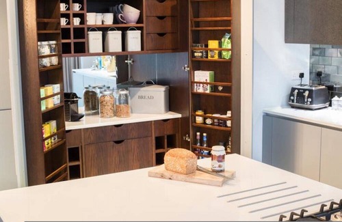 Lechlade Villa | White Willow Lodge LAK-00