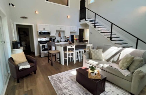 Damascus Kabine | NEW! Forty Winks 6 guest Modern Cabin in Damascus, VA!