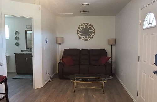 Farmington Haus | Charming 1-bedroom Casita-Tiny Home in the Heart of the Four Corners, Aztec, NM