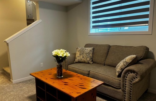 Airdrie Haus | New Basement Suite in Airdrie Near Calgary Airport with Private Entrance