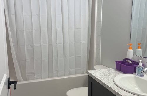 Airdrie Haus | New Basement Suite in Airdrie Near Calgary Airport with Private Entrance