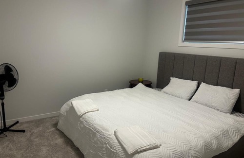 Airdrie Haus | New Basement Suite in Airdrie Near Calgary Airport with Private Entrance