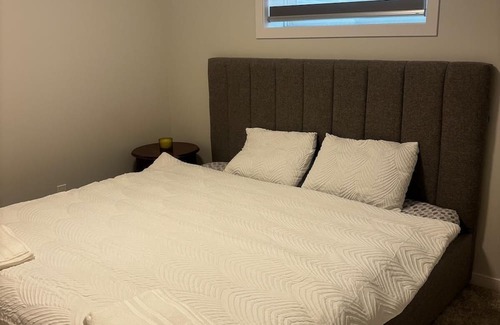 Airdrie Haus | New Basement Suite in Airdrie Near Calgary Airport with Private Entrance