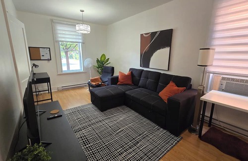 Saint-Laurent Wohnung | Appartement à 100m du Métro, en Face D'un Parc