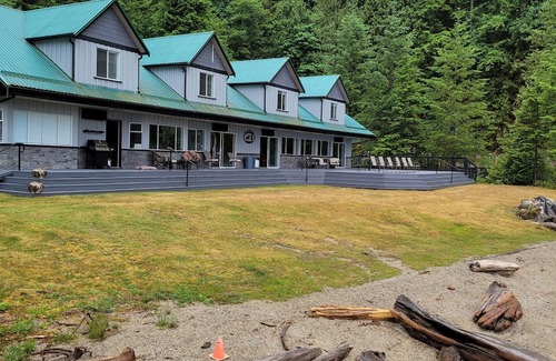 Pitt Meadows Kabine | Spacious 7-bedroom cabin in enjoyable Pitt Lake, BC