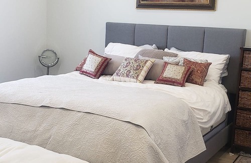 The Beaches Haus | Room in The Beaches. Modern and recently renovated house. Quiet and respectful.