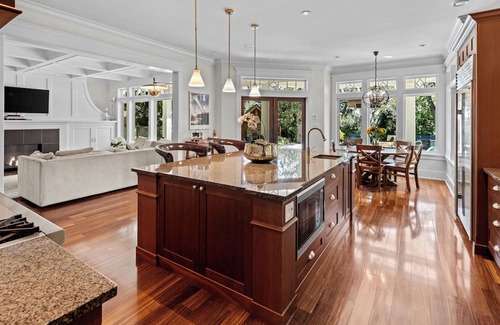 Oak Bay Haus | Uplands Family Home
