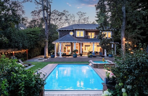 Oak Bay Haus | Uplands Family Home