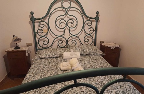 Sant Ippolito Wohnung | Apartment 'Girasole' with Shared Pool, Private Garden and Wi-Fi