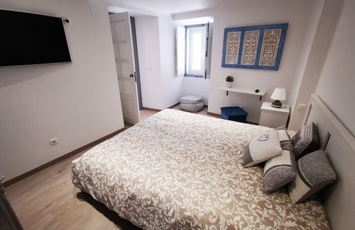 Sines Haus | Room 'Garden' with Shared Garden and Wi-Fi