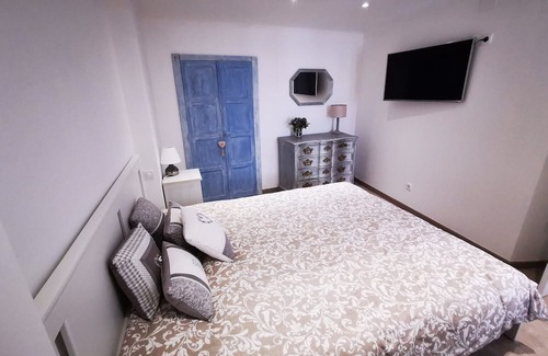 Sines Haus | Room 'Garden' with Shared Garden and Wi-Fi