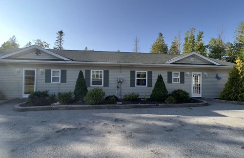 Saint John Haus | Paradise on Douglas Lake (B)
