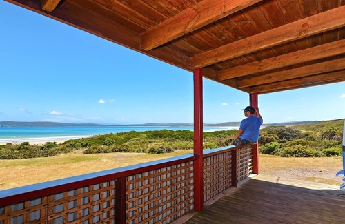 South Bruny Haus | Cloudy Bay Cabin ~ secluded in paradise!