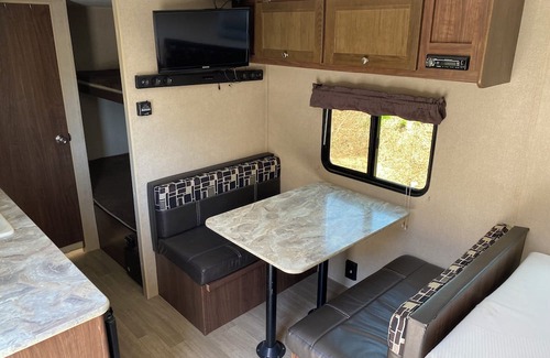 Fortson Wohnmobilvermietung | Lake Harding Lakeside Retreat campground with WiFi, AC in charming Salem Al.