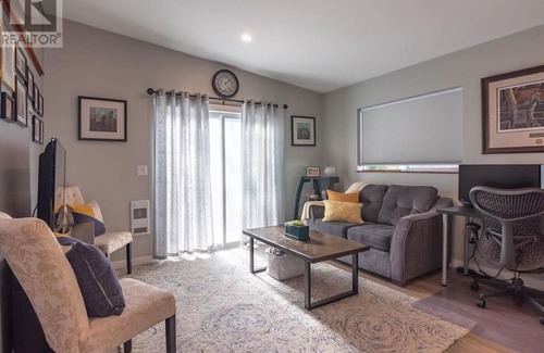 Okanagan-Similkameen Haus | Charming Creekside Cottage in Naramata Village