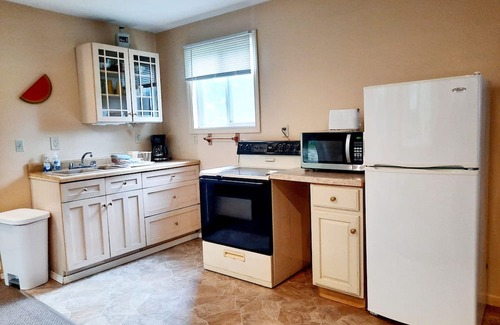 Fulton Hütte | Superb cottage with AC in resort overlooking the river