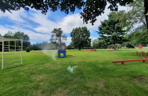 Fulton Hütte | Superb cottage with AC in resort overlooking the river