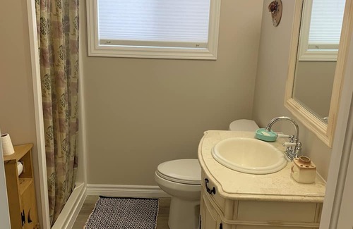 Algoma District Hütte | Welcome to the Cozy Cottage with sand beach, WiFi and AC in delightful Thessalon
