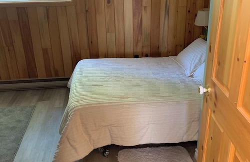 Algoma District Hütte | Welcome to the Cozy Cottage with sand beach, WiFi and AC in delightful Thessalon