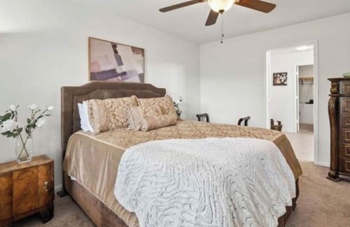 Bastrop Haus | Charming 3-bedroom house with excellent WiFi and super cold AC in Bastrop