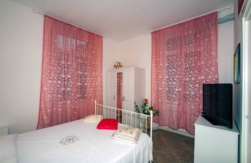 Vado Ligure Wohnung | Room 'Suite' with Shared Terrace, Wi-Fi and Air Conditioning