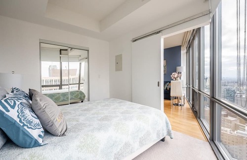 Bay Cloverhill Eigentumswohnung | GLOBALSTAY. 1BR High Floor View Downtown Toronto