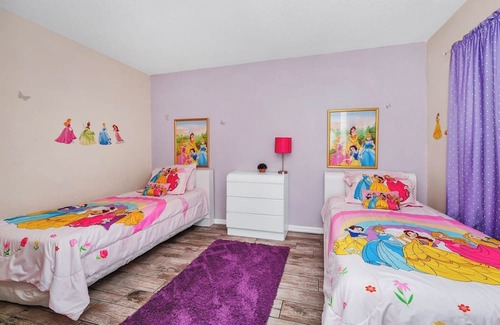 Thousand Oaks Haus | Sunny villa with sunset views under new management