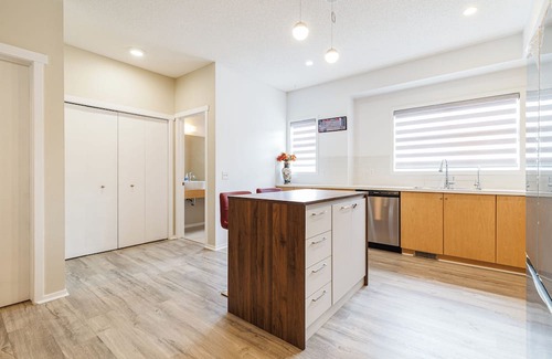 Evanston Haus | Elegant 4-Bedroom Home in a Quiet and Peaceful Community | Free Parking