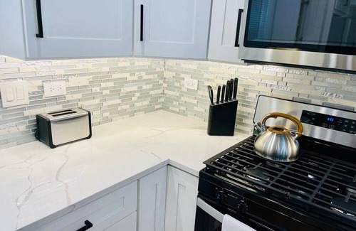 Willowbrook Haus | Charming 3-bedroom Cottage with AC & WiFi in Willowbrook