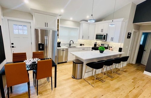 Willowbrook Haus | Charming 3-bedroom Cottage with AC & WiFi in Willowbrook