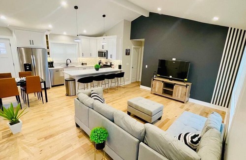 Willowbrook Haus | Charming 3-bedroom Cottage with AC & WiFi in Willowbrook