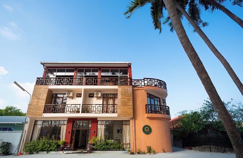 Huraa Haus | Charming Deluxe room in Huraa Guesthouse with AC, Wifi