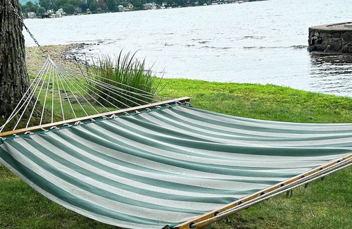 Warren County Hütte | Charming 2-bedroom Lake George Cottage on East Side w/Wifi & AC