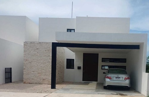 Merida Haus | Charming 3-bedroom townhome with AC and WiFi in delightful Sitpach