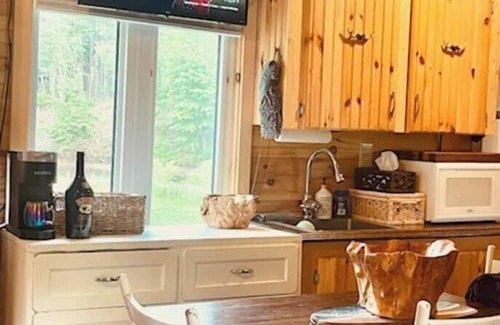 Moncton Kabine | Riverside Off the Grid Glamping Cabin