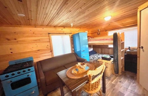Moncton Kabine | Riverside Off the Grid Glamping Cabin